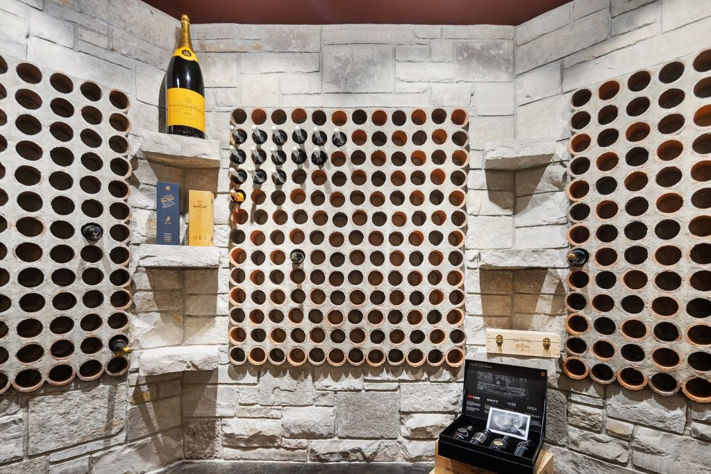 The Home in Elmhurst is an absolute masterpiece with a design perfect for everyday living as well as entertaining at every scale, now available for sale. This home located at 275 S Arlington Ave, Elmhurst, Illinois