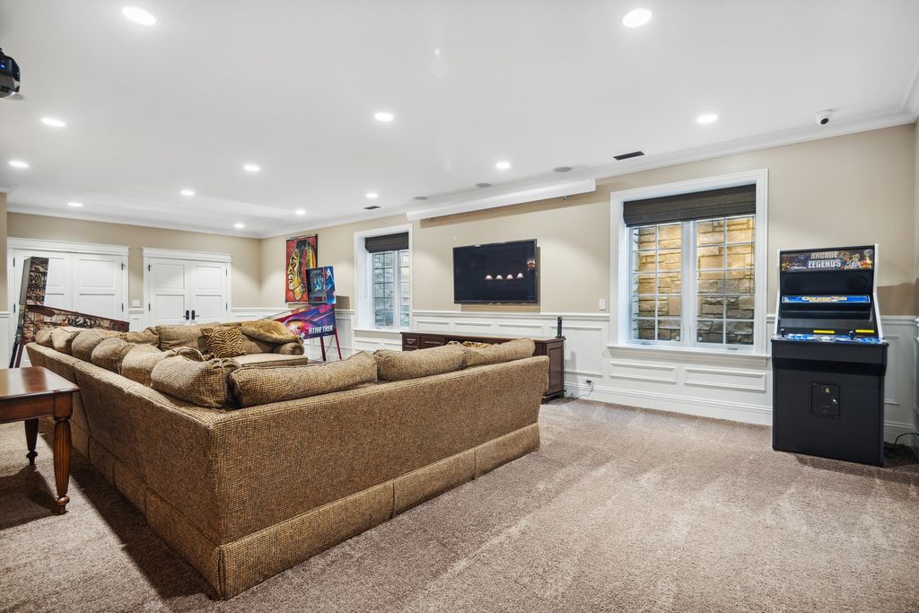 The Home in Elmhurst is an absolute masterpiece with a design perfect for everyday living as well as entertaining at every scale, now available for sale. This home located at 275 S Arlington Ave, Elmhurst, Illinois