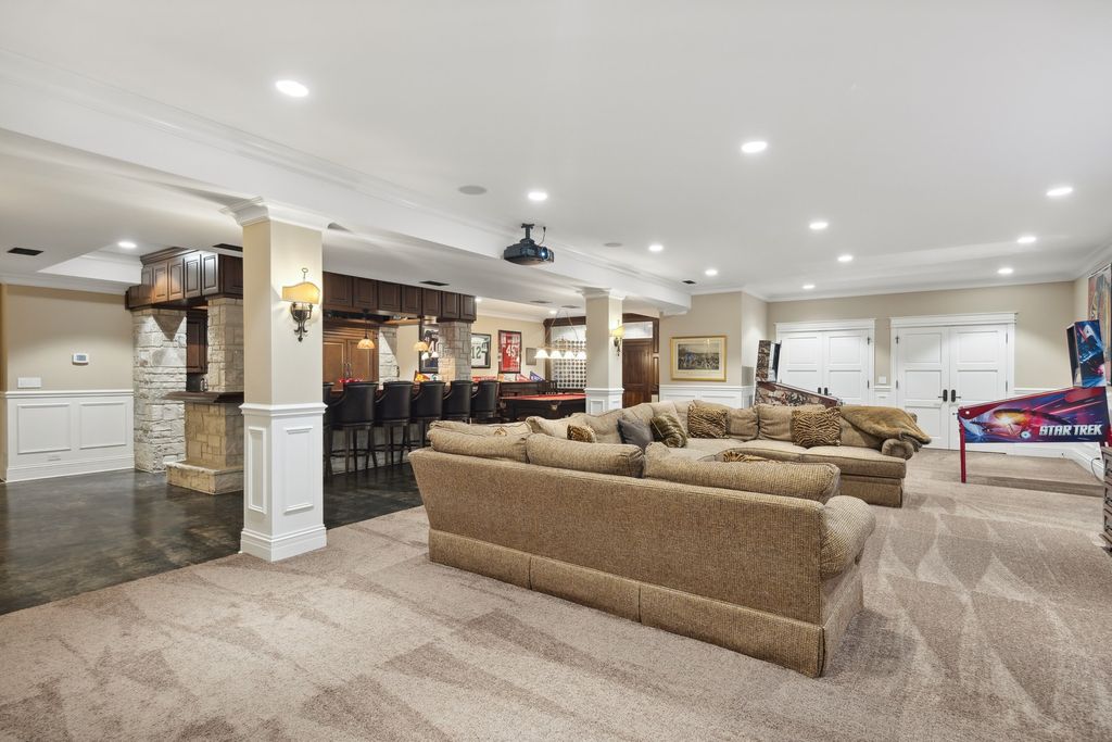 The Home in Elmhurst is an absolute masterpiece with a design perfect for everyday living as well as entertaining at every scale, now available for sale. This home located at 275 S Arlington Ave, Elmhurst, Illinois