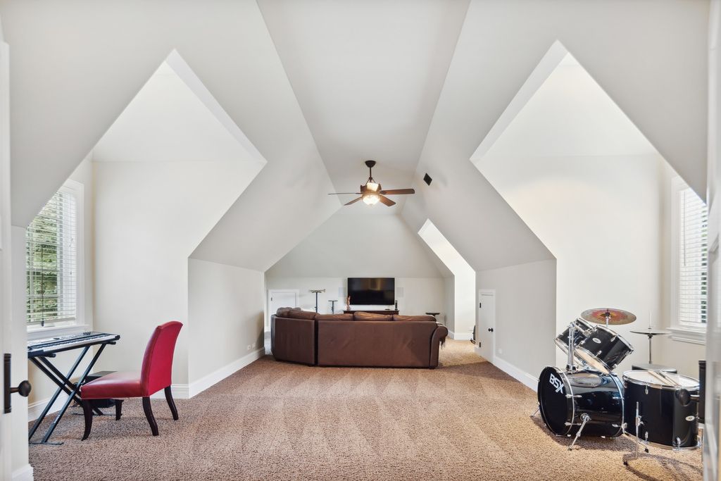 The Home in Elmhurst is an absolute masterpiece with a design perfect for everyday living as well as entertaining at every scale, now available for sale. This home located at 275 S Arlington Ave, Elmhurst, Illinois