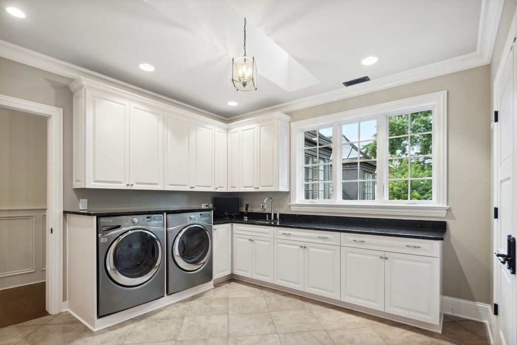 The Home in Elmhurst is an absolute masterpiece with a design perfect for everyday living as well as entertaining at every scale, now available for sale. This home located at 275 S Arlington Ave, Elmhurst, Illinois