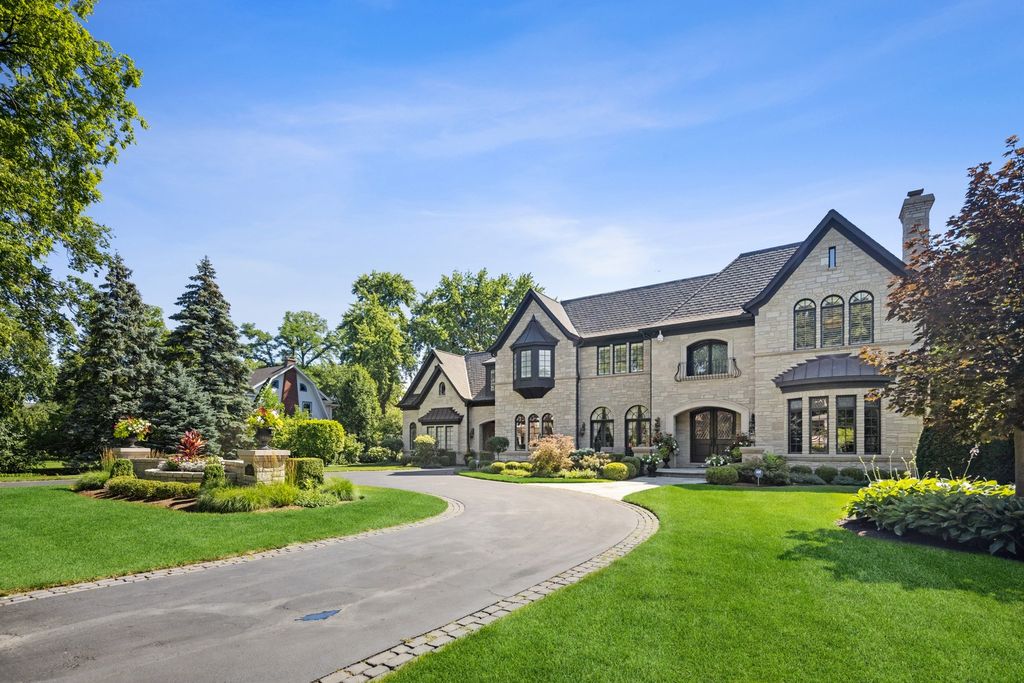 The Home in Elmhurst is an absolute masterpiece with a design perfect for everyday living as well as entertaining at every scale, now available for sale. This home located at 275 S Arlington Ave, Elmhurst, Illinois