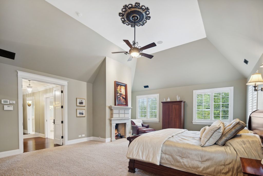The Home in Elmhurst is an absolute masterpiece with a design perfect for everyday living as well as entertaining at every scale, now available for sale. This home located at 275 S Arlington Ave, Elmhurst, Illinois