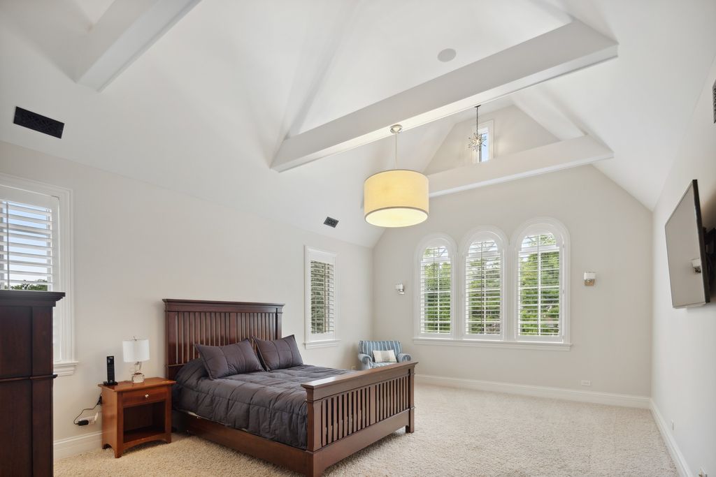 The Home in Elmhurst is an absolute masterpiece with a design perfect for everyday living as well as entertaining at every scale, now available for sale. This home located at 275 S Arlington Ave, Elmhurst, Illinois