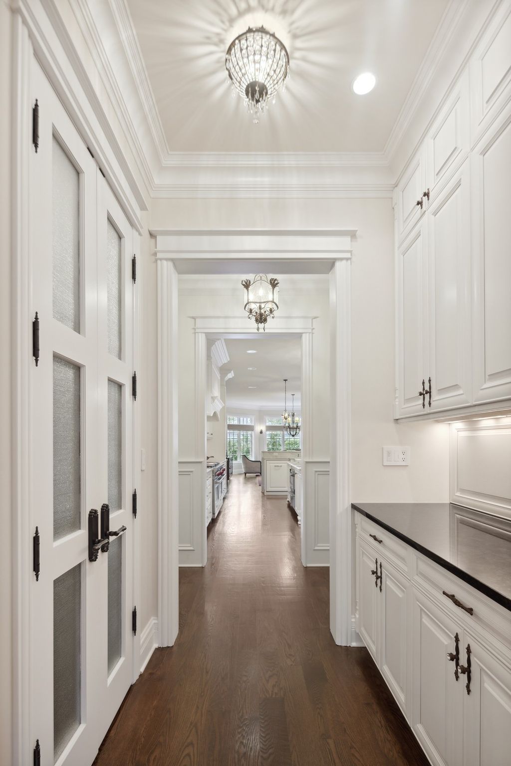The Home in Elmhurst is an absolute masterpiece with a design perfect for everyday living as well as entertaining at every scale, now available for sale. This home located at 275 S Arlington Ave, Elmhurst, Illinois