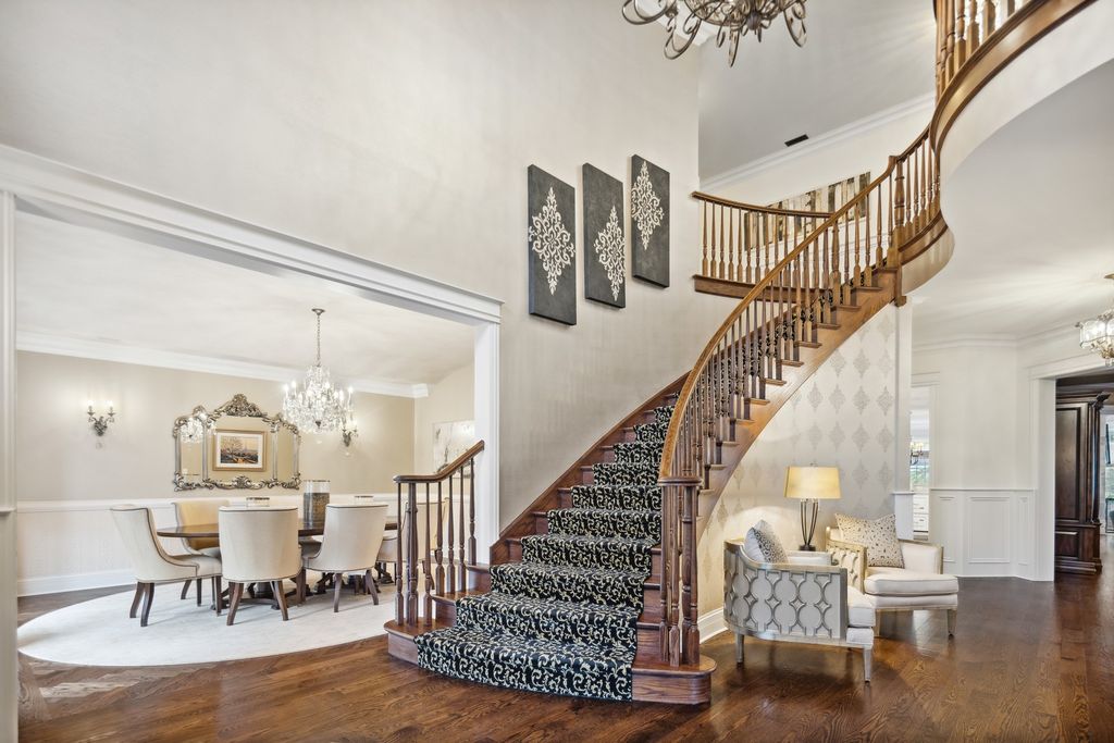 The Home in Elmhurst is an absolute masterpiece with a design perfect for everyday living as well as entertaining at every scale, now available for sale. This home located at 275 S Arlington Ave, Elmhurst, Illinois
