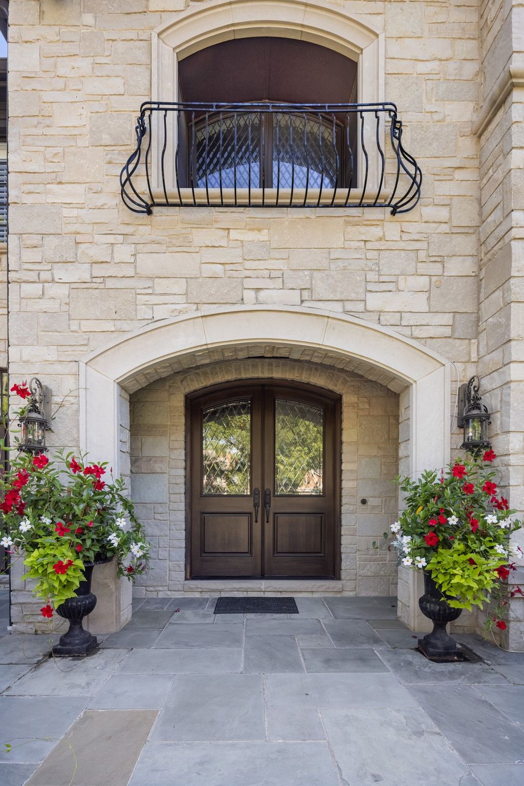 The Home in Elmhurst is an absolute masterpiece with a design perfect for everyday living as well as entertaining at every scale, now available for sale. This home located at 275 S Arlington Ave, Elmhurst, Illinois