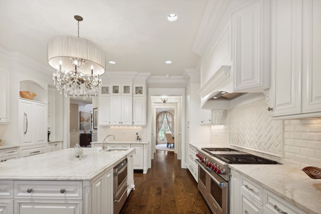 The Home in Elmhurst is an absolute masterpiece with a design perfect for everyday living as well as entertaining at every scale, now available for sale. This home located at 275 S Arlington Ave, Elmhurst, Illinois