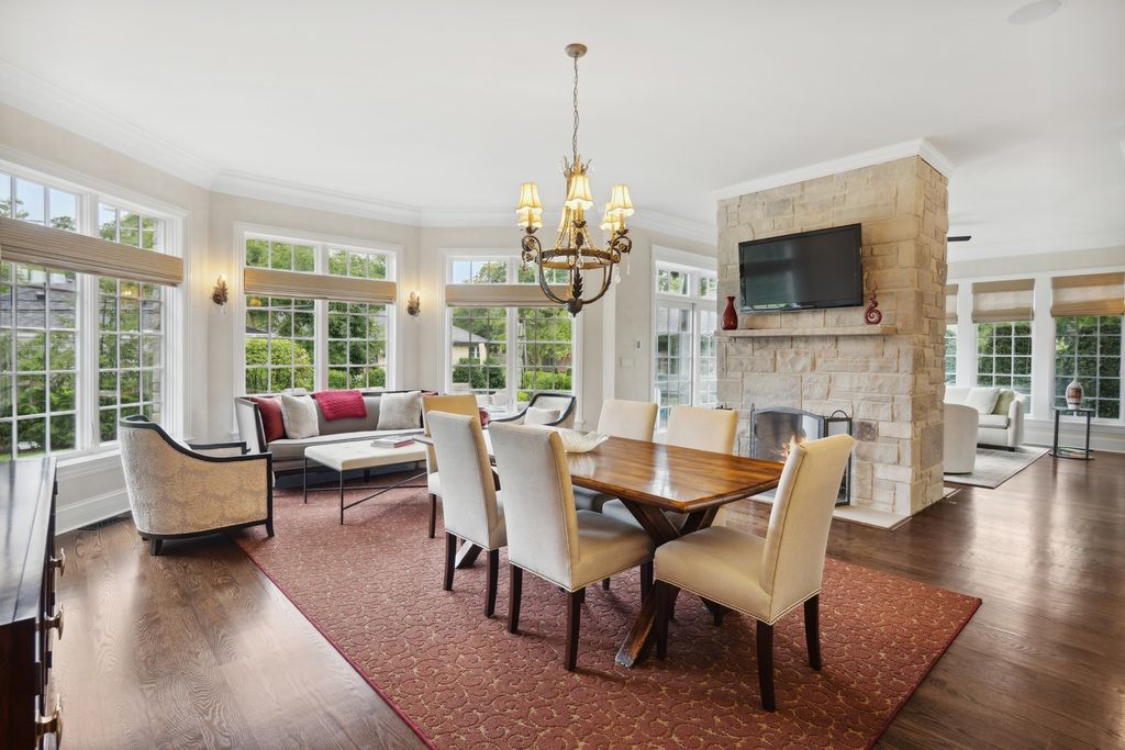 The Home in Elmhurst is an absolute masterpiece with a design perfect for everyday living as well as entertaining at every scale, now available for sale. This home located at 275 S Arlington Ave, Elmhurst, Illinois