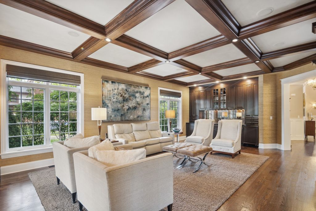 The Home in Elmhurst is an absolute masterpiece with a design perfect for everyday living as well as entertaining at every scale, now available for sale. This home located at 275 S Arlington Ave, Elmhurst, Illinois