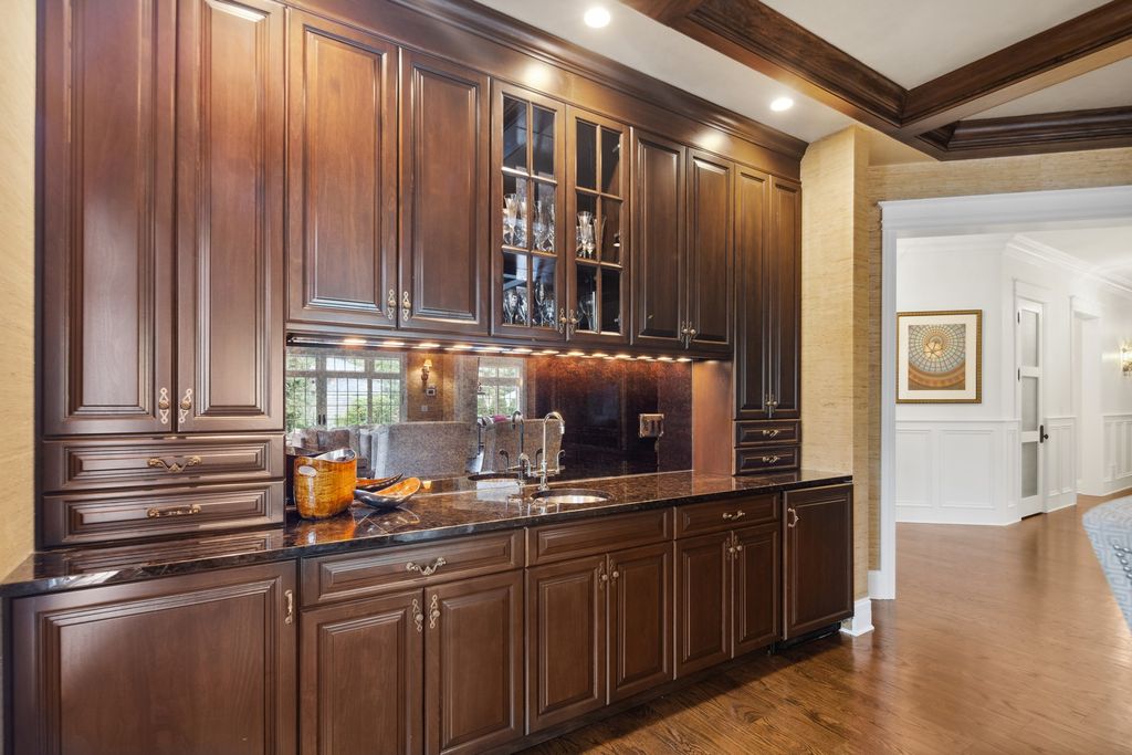 The Home in Elmhurst is an absolute masterpiece with a design perfect for everyday living as well as entertaining at every scale, now available for sale. This home located at 275 S Arlington Ave, Elmhurst, Illinois