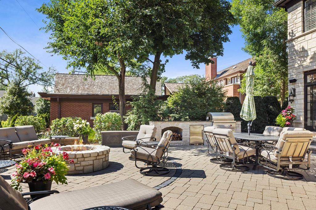 The Home in Elmhurst is an absolute masterpiece with a design perfect for everyday living as well as entertaining at every scale, now available for sale. This home located at 275 S Arlington Ave, Elmhurst, Illinois