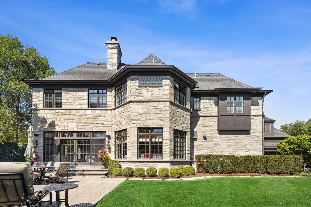 The Home in Elmhurst is an absolute masterpiece with a design perfect for everyday living as well as entertaining at every scale, now available for sale. This home located at 275 S Arlington Ave, Elmhurst, Illinois