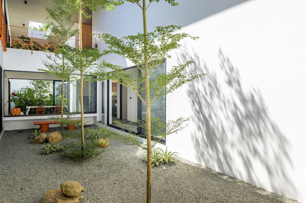 The Colour Burst House, Simple yet Bold Form by LIJO RENY Architects