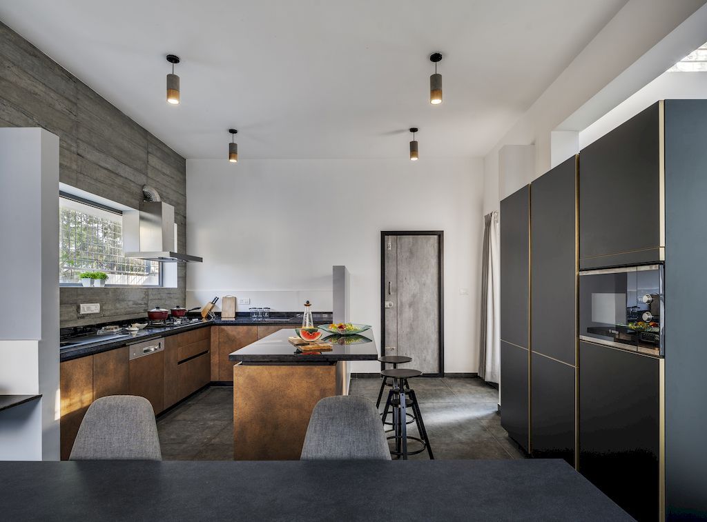 The Elemental, an Intimate 4 Bedroom Tropical Home by Ashwin Architects