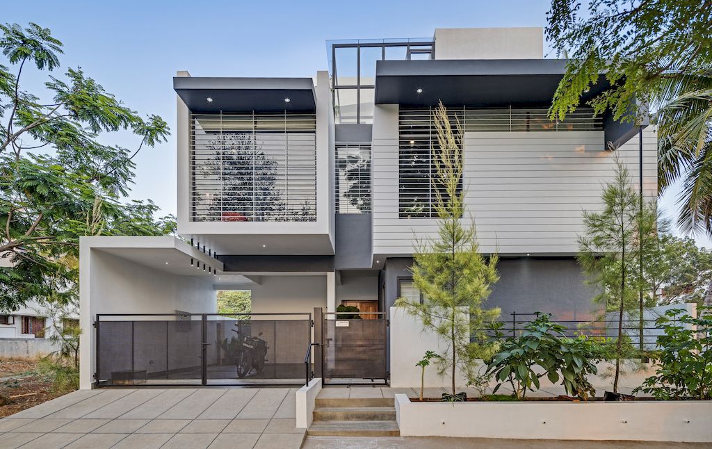 The Elemental, an Intimate 4 Bedroom Tropical Home by Ashwin Architects