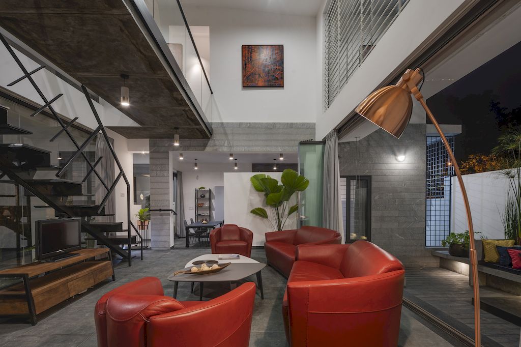 The Elemental, an Intimate 4 Bedroom Tropical Home by Ashwin Architects