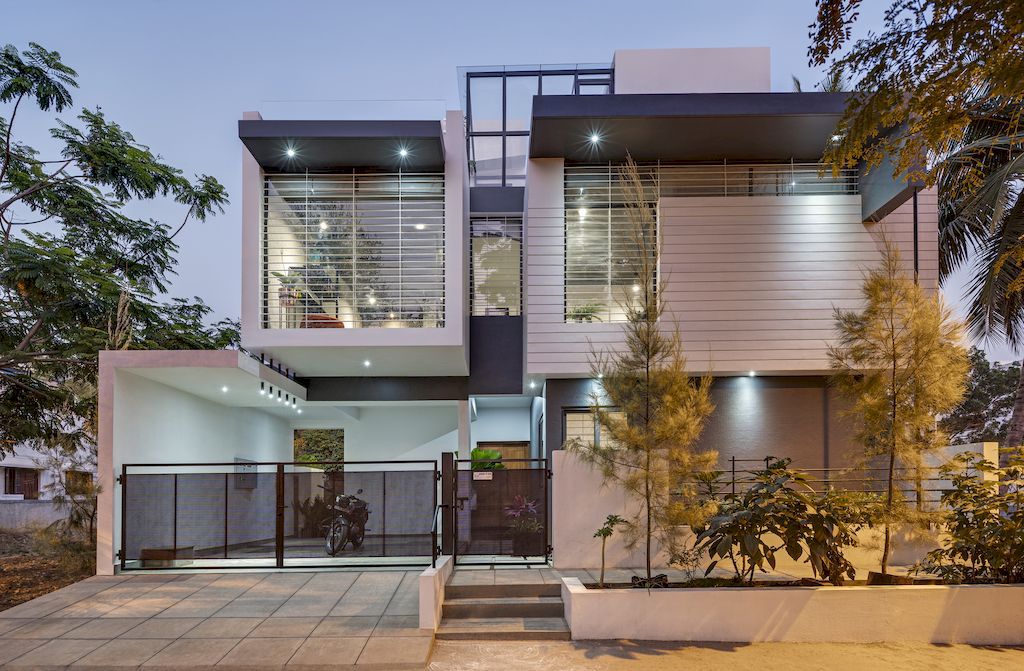 The Elemental, an Intimate 4 Bedroom Tropical Home by Ashwin Architects