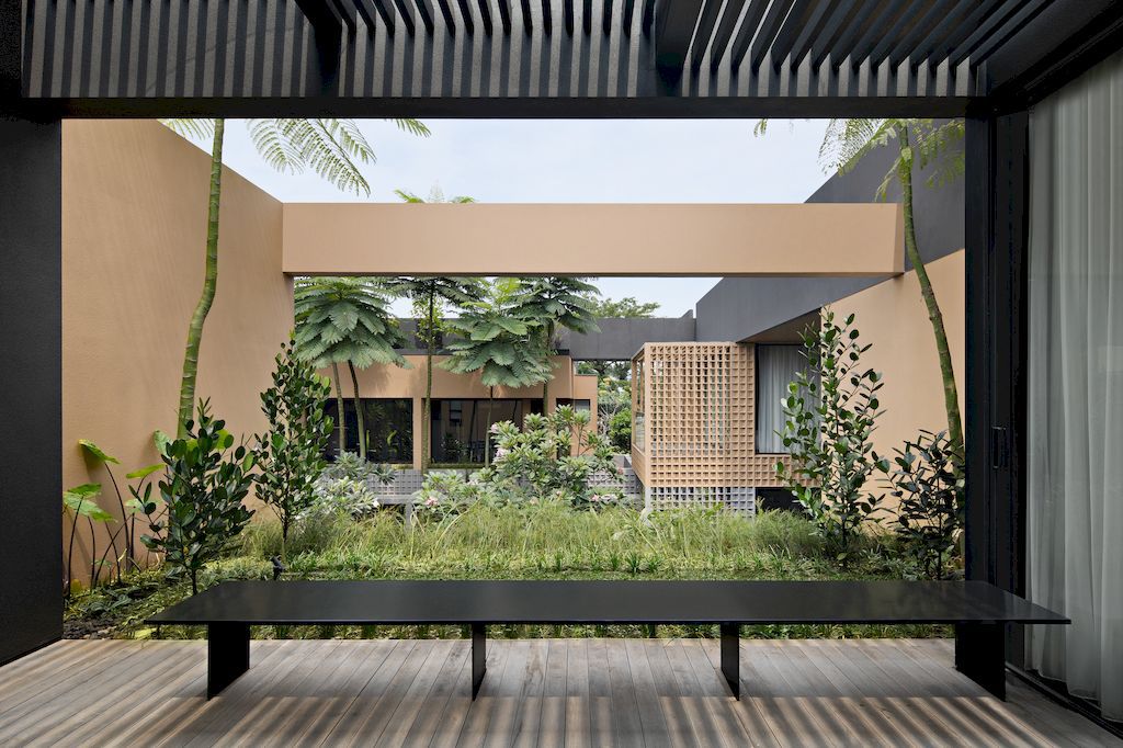 The Gritted Grid House with opulence and charm nature by Gets Architects 18