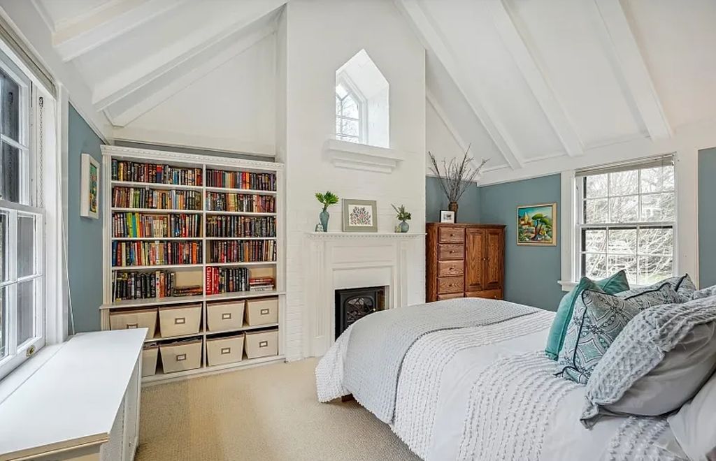 The Estate in Millburn Twp. is a luxurious home replete with both historic and modern beauty now available for sale. This home located at 16 West Road, Millburn Twp., New Jersey; offering 06 bedrooms and 06 bathrooms with 1.03 acres of land.