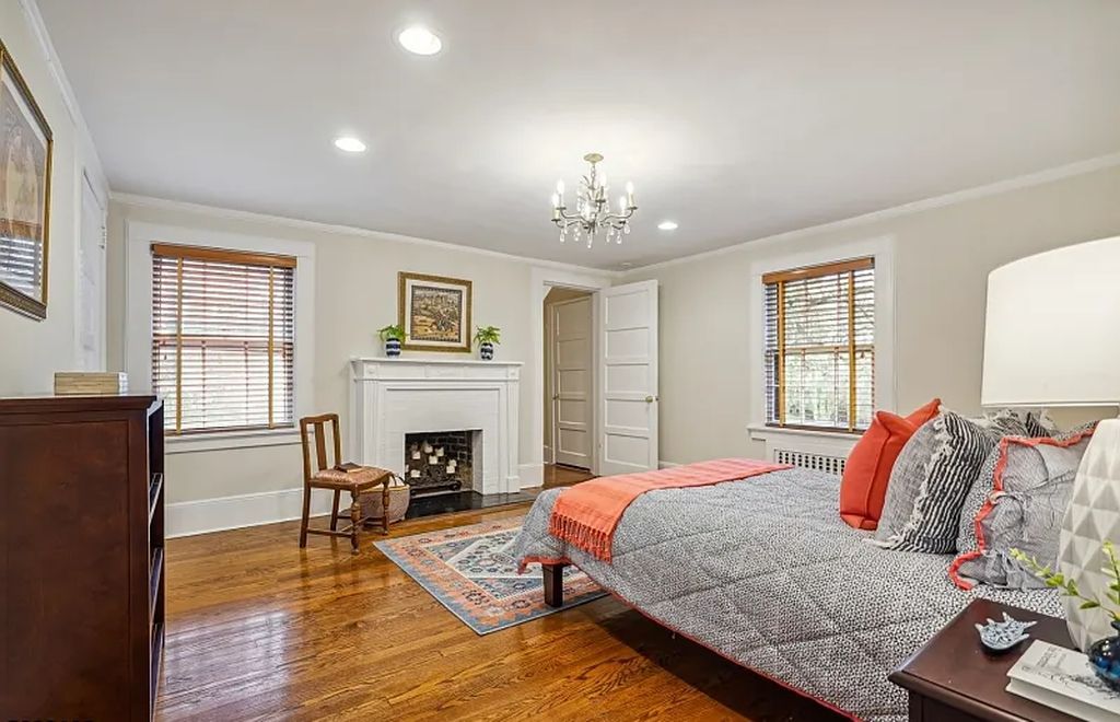 The Estate in Millburn Twp. is a luxurious home replete with both historic and modern beauty now available for sale. This home located at 16 West Road, Millburn Twp., New Jersey; offering 06 bedrooms and 06 bathrooms with 1.03 acres of land.