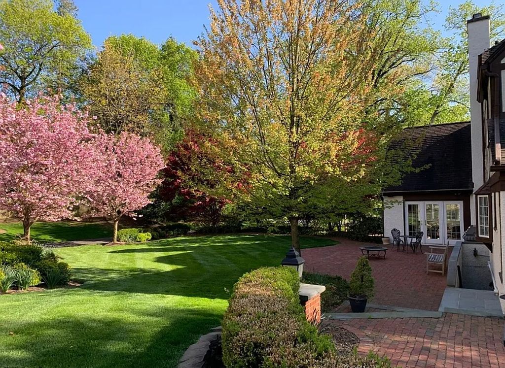 The Estate in Millburn Twp. is a luxurious home replete with both historic and modern beauty now available for sale. This home located at 16 West Road, Millburn Twp., New Jersey; offering 06 bedrooms and 06 bathrooms with 1.03 acres of land.