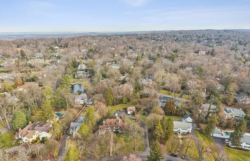 The Estate in Millburn Twp. is a luxurious home replete with both historic and modern beauty now available for sale. This home located at 16 West Road, Millburn Twp., New Jersey; offering 06 bedrooms and 06 bathrooms with 1.03 acres of land.