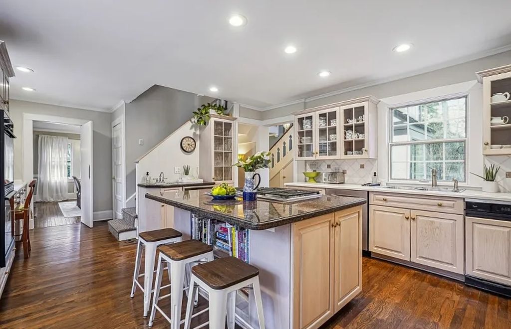 The Estate in Millburn Twp. is a luxurious home replete with both historic and modern beauty now available for sale. This home located at 16 West Road, Millburn Twp., New Jersey; offering 06 bedrooms and 06 bathrooms with 1.03 acres of land.