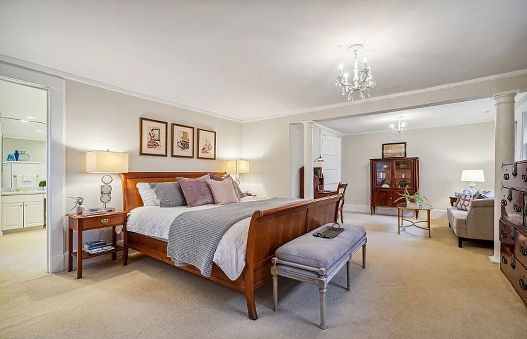 The Estate in Millburn Twp. is a luxurious home replete with both historic and modern beauty now available for sale. This home located at 16 West Road, Millburn Twp., New Jersey; offering 06 bedrooms and 06 bathrooms with 1.03 acres of land.