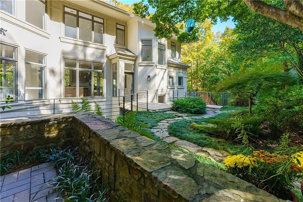 The Estate in Sandy Springs is a luxurious home emphasizing the connection between contemporary architecture and beautiful outdoor spaces now available for sale. This home located at 45 Finch Forest Trl, Sandy Springs, Georgia; offering 04 bedrooms and 07 bathrooms with 7,351 square feet of living spaces.