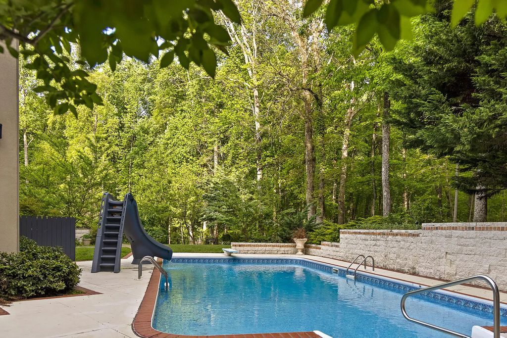The Estate in Signal Mountain is a luxurious home lovingly maintained and thoughtfully designed among the natural mountain landscape with private outdoor spaces now available for sale. This home located at 100 Hampton Rd, Signal Mountain, Tennessee; offering 05 bedrooms and 05 bathrooms with 6,161 square feet of living spaces.