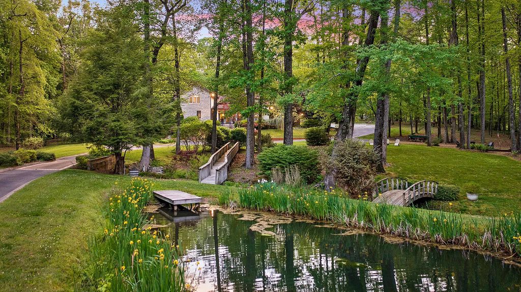 The Estate in Signal Mountain is a luxurious home lovingly maintained and thoughtfully designed among the natural mountain landscape with private outdoor spaces now available for sale. This home located at 100 Hampton Rd, Signal Mountain, Tennessee; offering 05 bedrooms and 05 bathrooms with 6,161 square feet of living spaces.