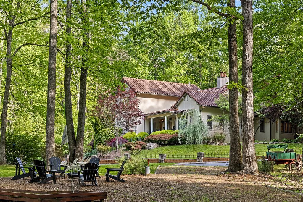 The Estate in Signal Mountain is a luxurious home lovingly maintained and thoughtfully designed among the natural mountain landscape with private outdoor spaces now available for sale. This home located at 100 Hampton Rd, Signal Mountain, Tennessee; offering 05 bedrooms and 05 bathrooms with 6,161 square feet of living spaces.