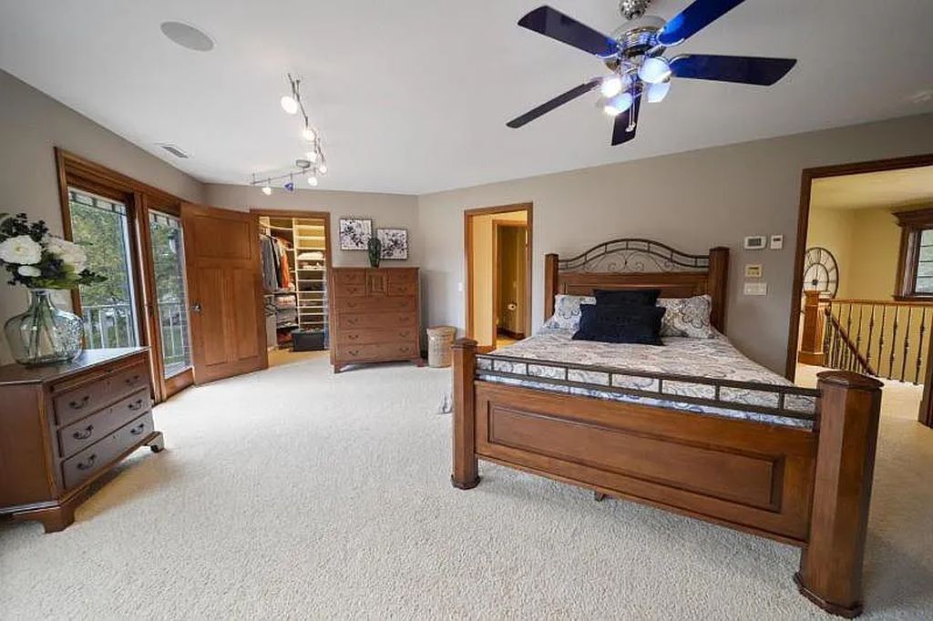 The Estate in Stevens Point is a luxurious home with a gated entrance, a lighted driveway to open up a paradise of entertainment for you now available for sale. This home located at 2688 Scenic Drive, Stevens Point, Wisconsin; offering 03 bedrooms and 05 bathrooms with 7,095 square feet of living spaces.