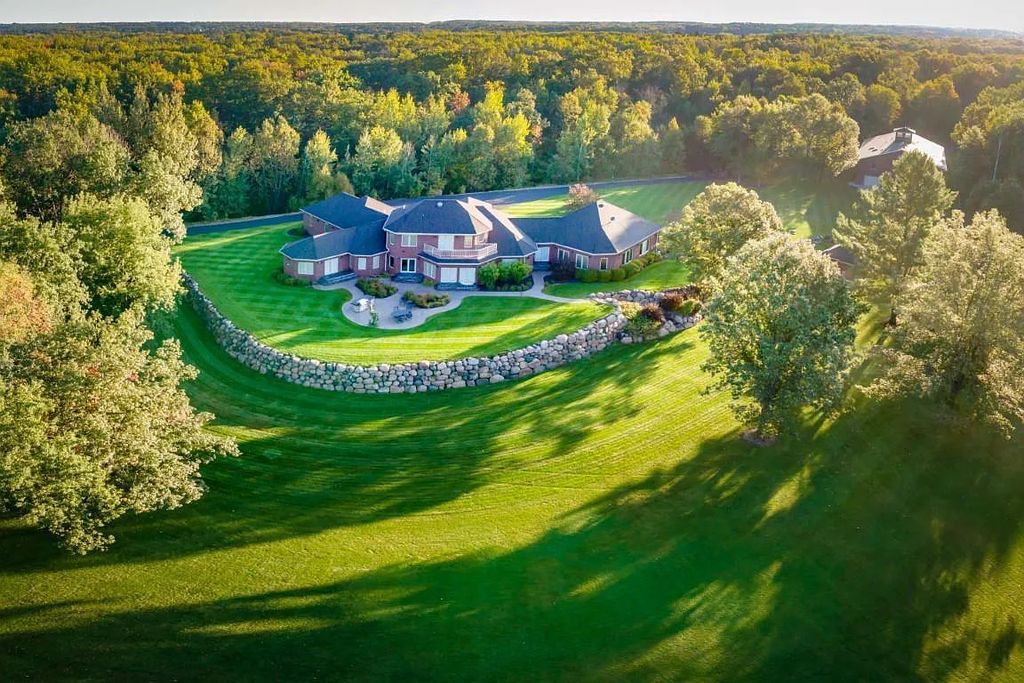The Estate in Stevens Point is a luxurious home with a gated entrance, a lighted driveway to open up a paradise of entertainment for you now available for sale. This home located at 2688 Scenic Drive, Stevens Point, Wisconsin; offering 03 bedrooms and 05 bathrooms with 7,095 square feet of living spaces.