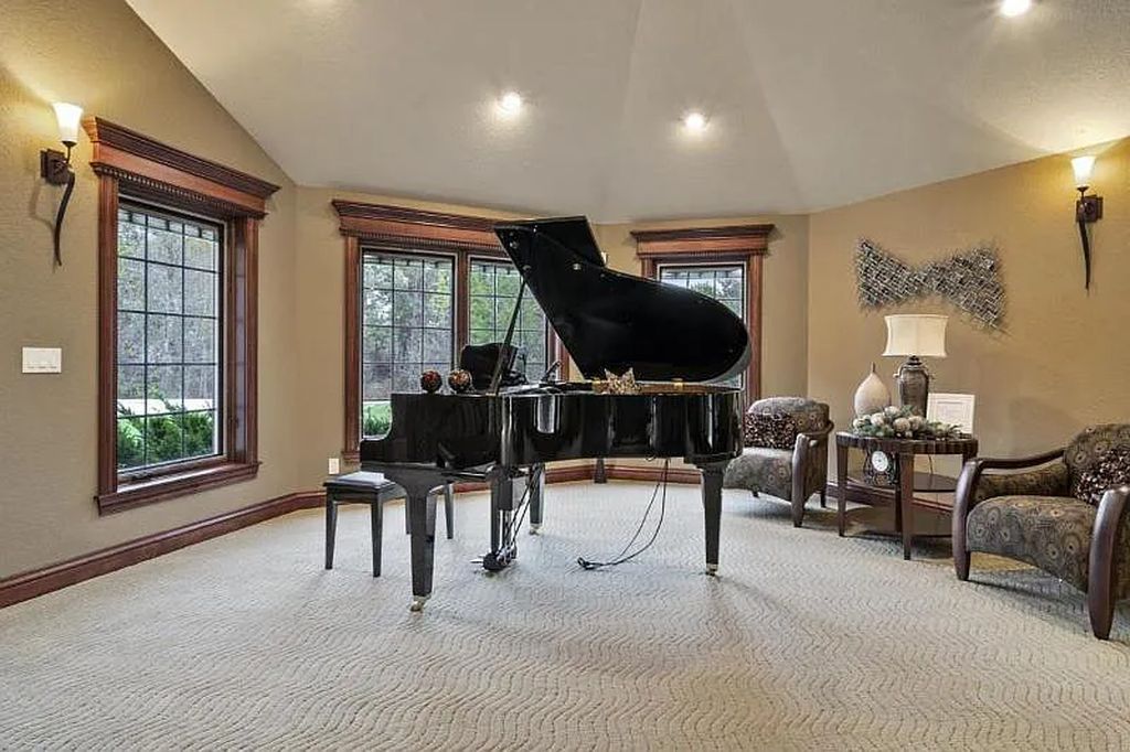 The Estate in Stevens Point is a luxurious home with a gated entrance, a lighted driveway to open up a paradise of entertainment for you now available for sale. This home located at 2688 Scenic Drive, Stevens Point, Wisconsin; offering 03 bedrooms and 05 bathrooms with 7,095 square feet of living spaces.