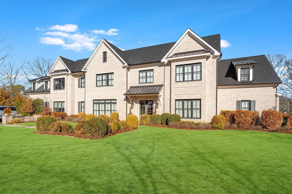 The Estate in Nashville is a luxurious home exuding the simplicity yet elegance now available for sale. This home located at 918 Waterswood Dr, Nashville, Tennessee; offering 06 bedrooms and 09 bathrooms with 7,795 square feet of living spaces.