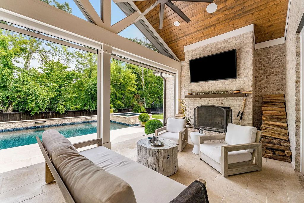 The Estate in Nashville is a luxurious home exuding the simplicity yet elegance now available for sale. This home located at 918 Waterswood Dr, Nashville, Tennessee; offering 06 bedrooms and 09 bathrooms with 7,795 square feet of living spaces.