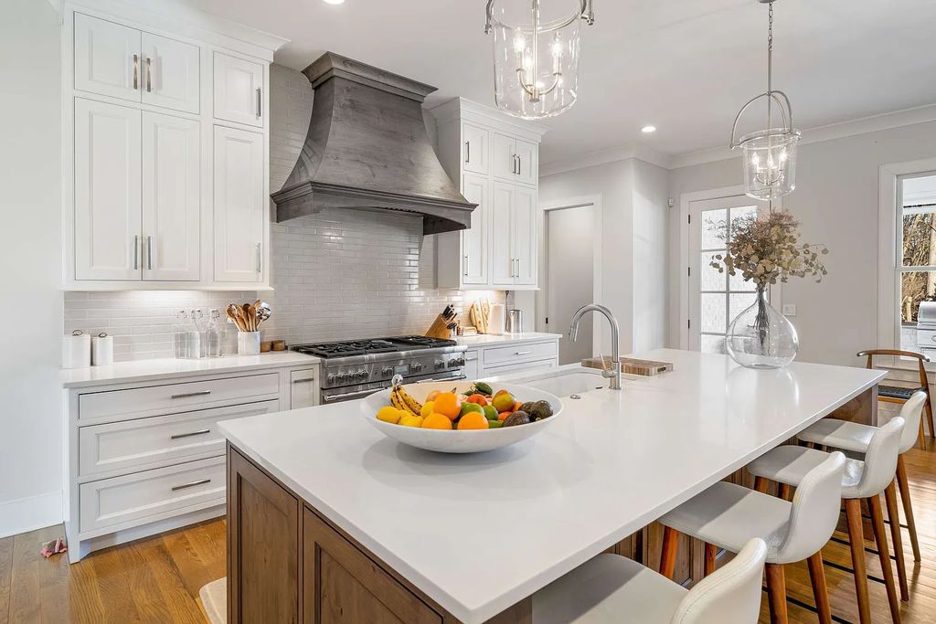 The Estate in Nashville is a luxurious home exuding the simplicity yet elegance now available for sale. This home located at 918 Waterswood Dr, Nashville, Tennessee; offering 06 bedrooms and 09 bathrooms with 7,795 square feet of living spaces.