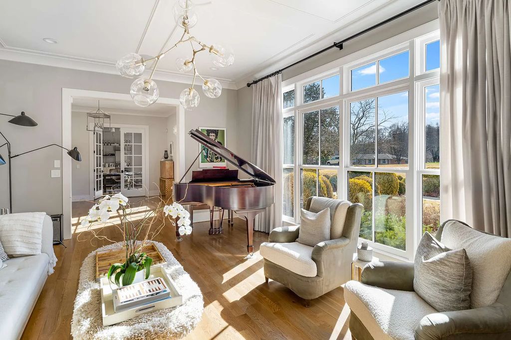 The Estate in Nashville is a luxurious home exuding the simplicity yet elegance now available for sale. This home located at 918 Waterswood Dr, Nashville, Tennessee; offering 06 bedrooms and 09 bathrooms with 7,795 square feet of living spaces.