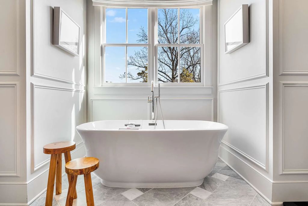 The Estate in Nashville is a luxurious home exuding the simplicity yet elegance now available for sale. This home located at 918 Waterswood Dr, Nashville, Tennessee; offering 06 bedrooms and 09 bathrooms with 7,795 square feet of living spaces.
