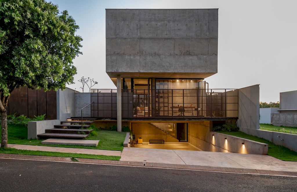 U House with Welcoming Environment by Caio Persighini Arquitetura