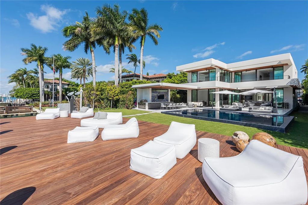 5718 N Bay Road, Miami Beach, Florida, is the perfect residence for luxury living. It features high-luxury furnishings and unmatched indoor/outdoor living spaces.