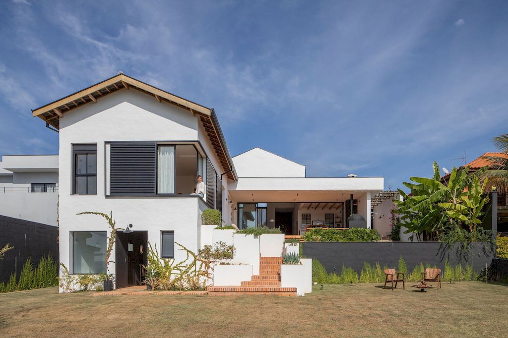Assossego House Brings Natural Relaxation by Carol Miluzzi Arquitetura