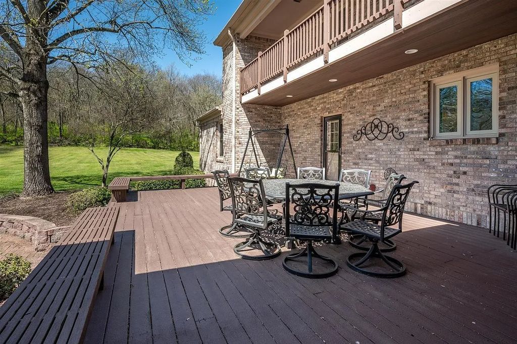 The Estate in Franklin is a luxurious home surrounded by stunning landscaping and mature trees now available for sale. This home located at 4511 Peytonsville Rd, Franklin, Tennessee; offering 04 bedrooms and 03 bathrooms with 5,565 square feet of living spaces.