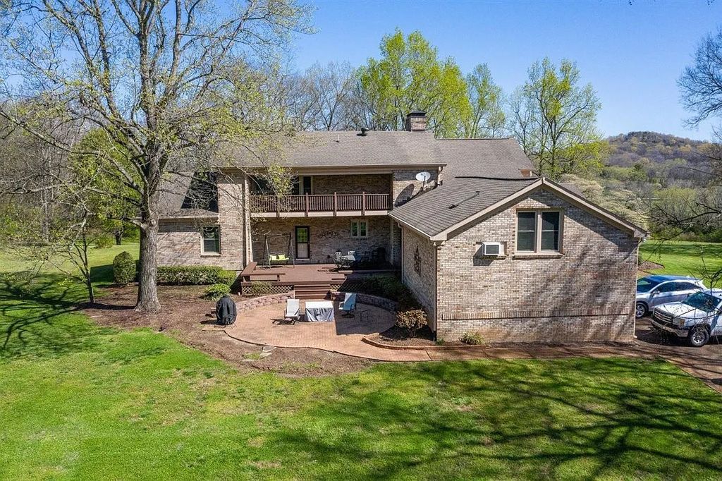 The Estate in Franklin is a luxurious home surrounded by stunning landscaping and mature trees now available for sale. This home located at 4511 Peytonsville Rd, Franklin, Tennessee; offering 04 bedrooms and 03 bathrooms with 5,565 square feet of living spaces.