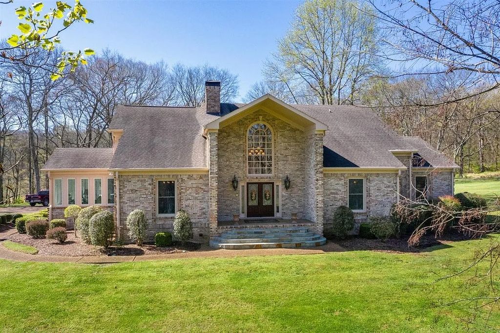 The Estate in Franklin is a luxurious home surrounded by stunning landscaping and mature trees now available for sale. This home located at 4511 Peytonsville Rd, Franklin, Tennessee; offering 04 bedrooms and 03 bathrooms with 5,565 square feet of living spaces.