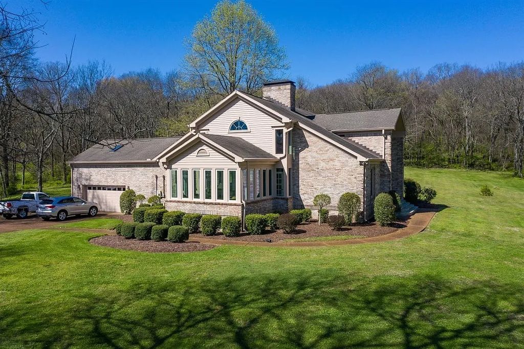 The Estate in Franklin is a luxurious home surrounded by stunning landscaping and mature trees now available for sale. This home located at 4511 Peytonsville Rd, Franklin, Tennessee; offering 04 bedrooms and 03 bathrooms with 5,565 square feet of living spaces.