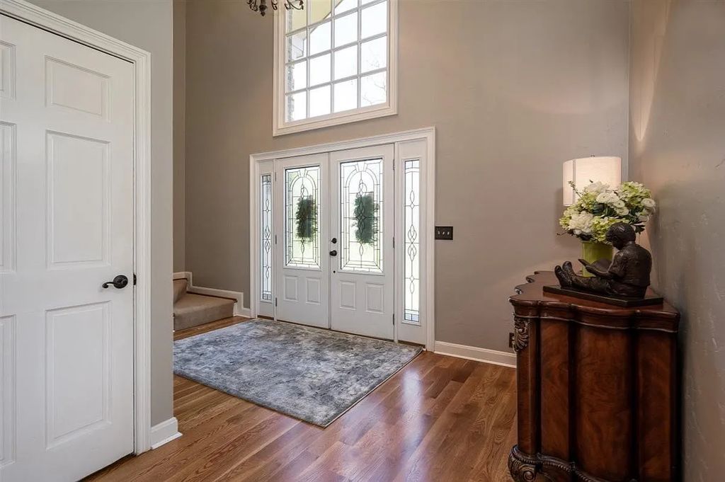 The Estate in Franklin is a luxurious home surrounded by stunning landscaping and mature trees now available for sale. This home located at 4511 Peytonsville Rd, Franklin, Tennessee; offering 04 bedrooms and 03 bathrooms with 5,565 square feet of living spaces.
