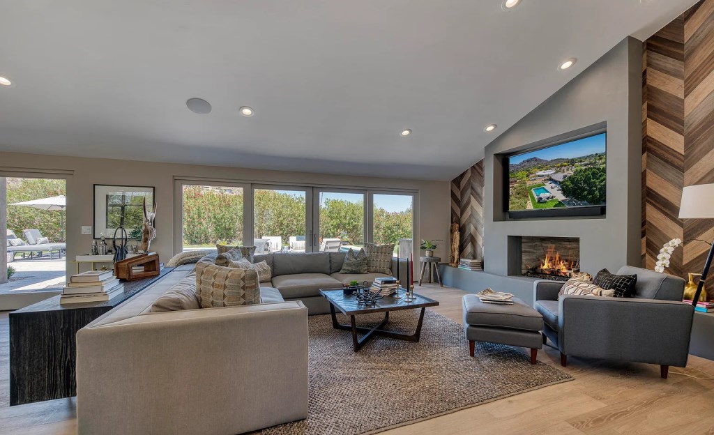4630 E Clearwater Pkwy Paradise Valley AZ 85253 21
